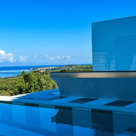 Georgianna'S Suite With Private Pool , 'Greysuite' Kómboi 외부 사진