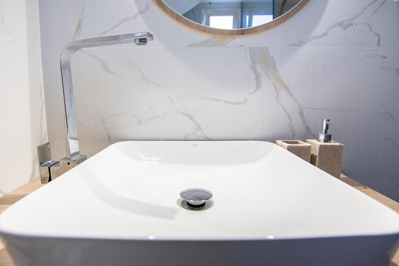 Georgianna'S Suite With Private Pool , 'Greysuite' Kómboi 외부 사진