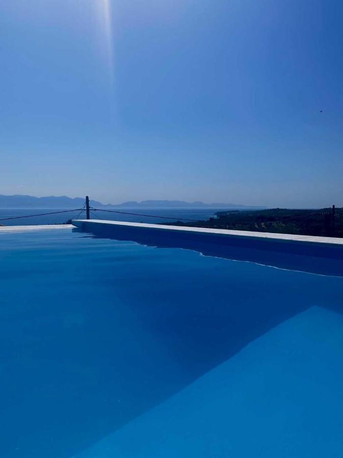 Georgianna'S Suite With Private Pool , 'Greysuite' Kómboi 외부 사진
