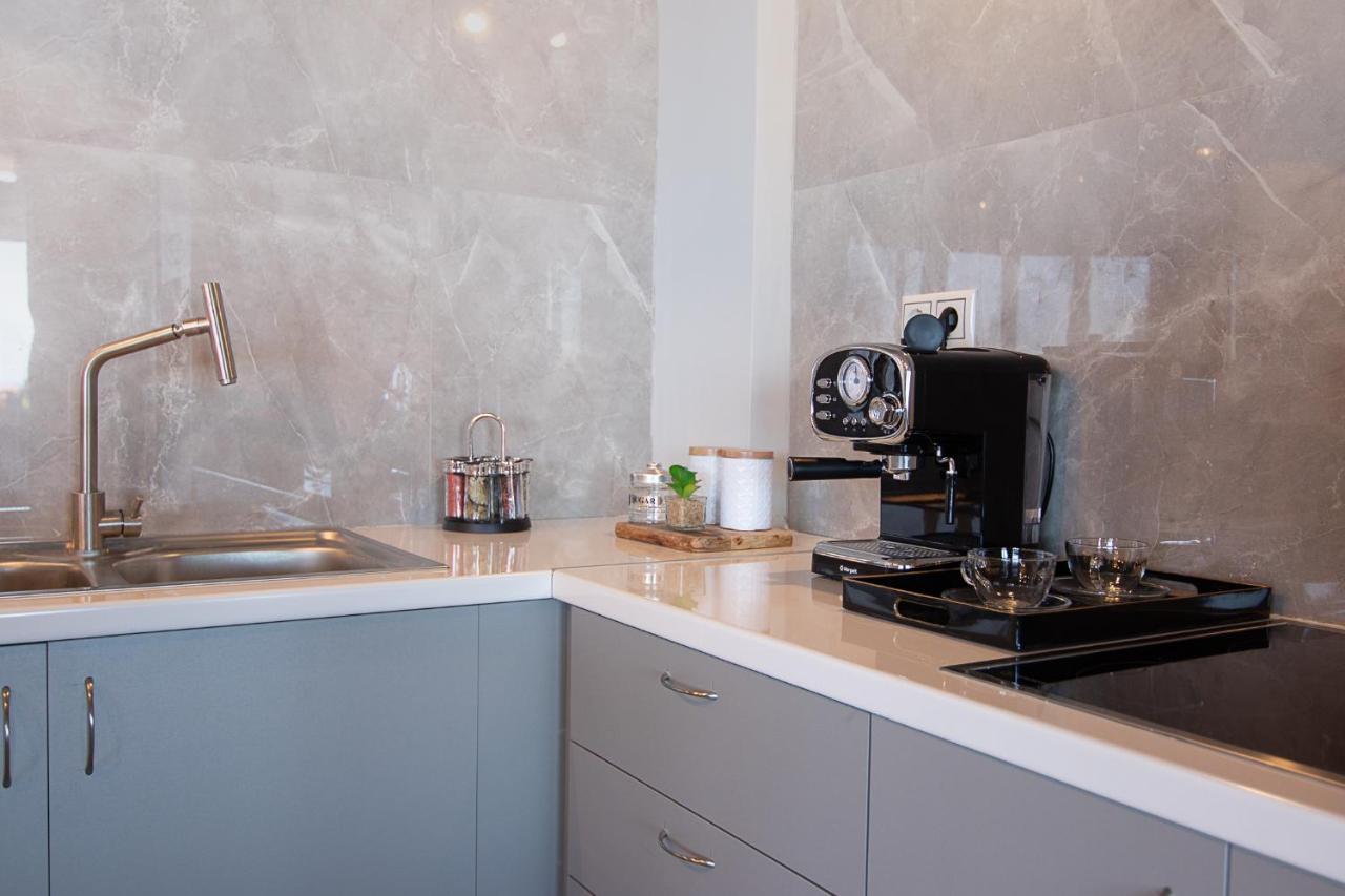 Georgianna'S Suite With Private Pool , 'Greysuite' Kómboi 외부 사진